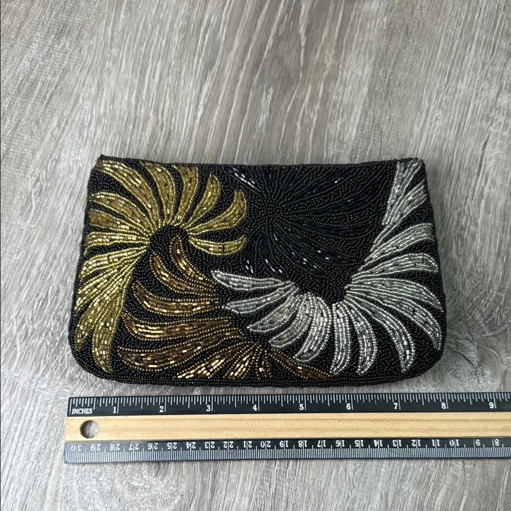 Elegant Black and Gold Crescent Clutch with Shimmering Accents